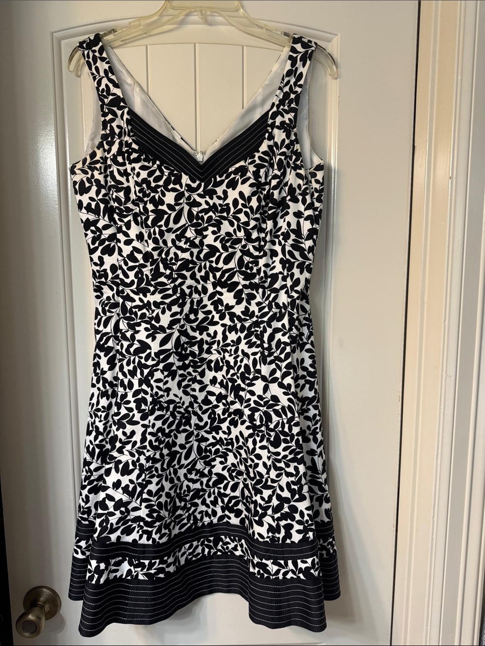 Jones Wear Black and White Leaf-Print Midi Dress
